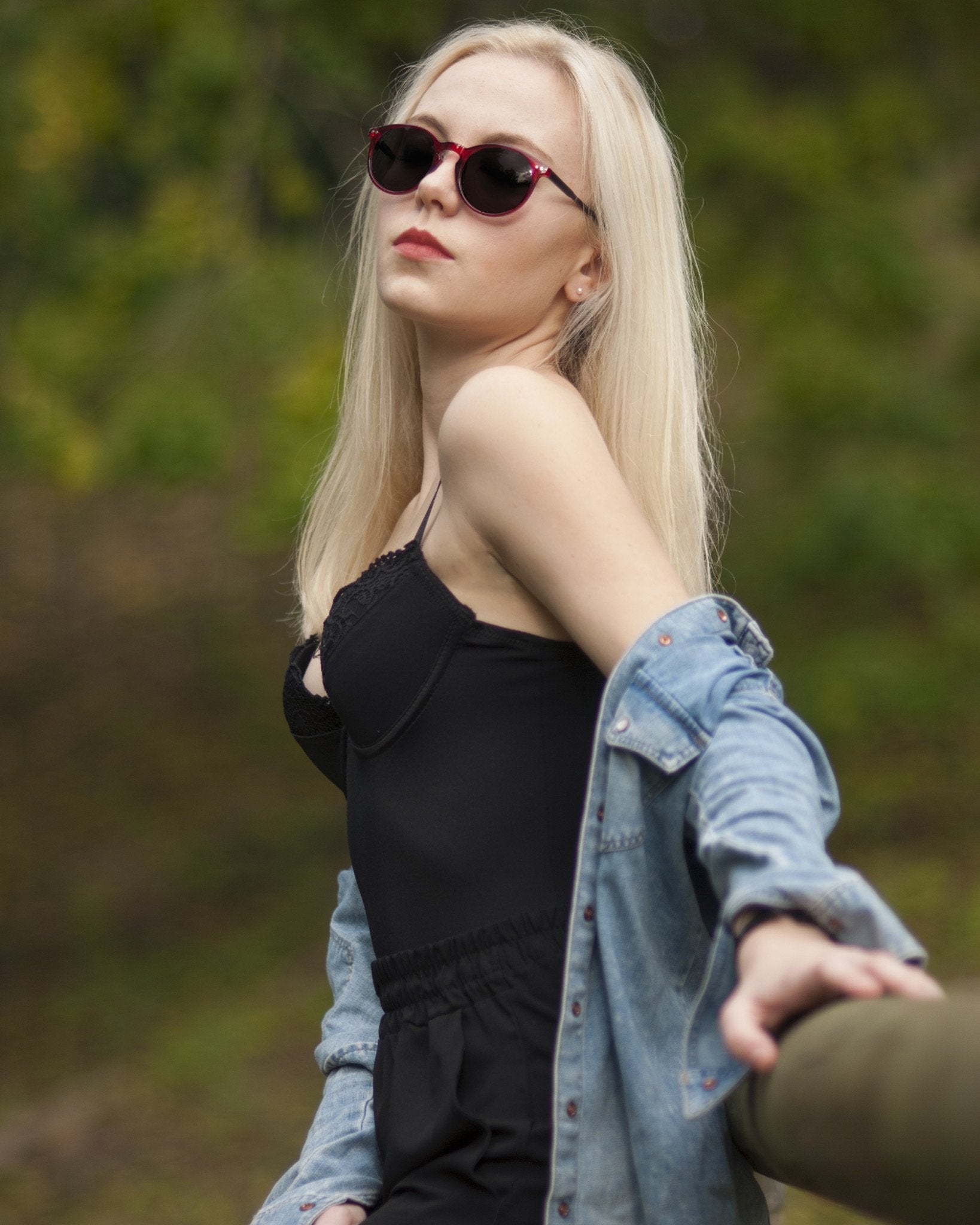 Liz and Rick Round Vintage Horn Rimmed Sunglasses Red-Samba Shades